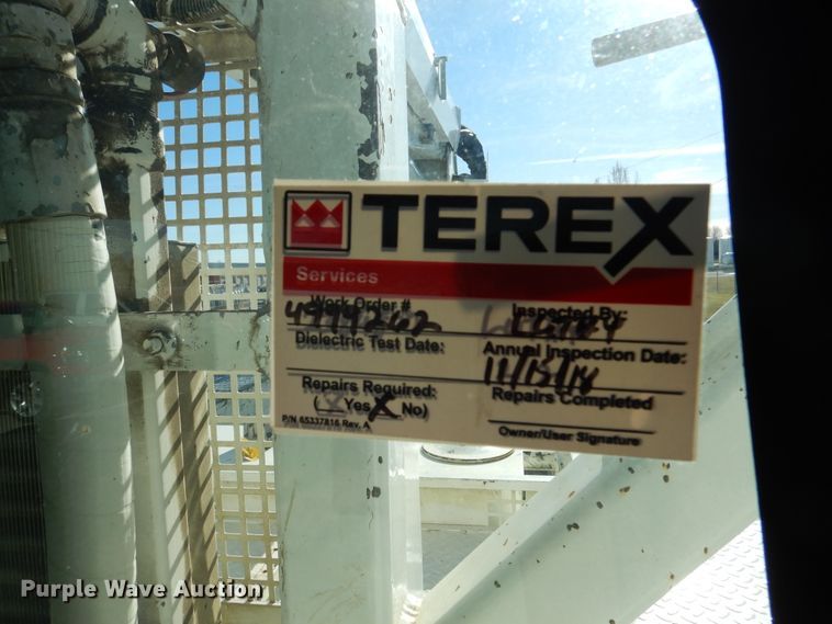 image for item EK9124 2009 International WorkStar 7400 digger derrick truck