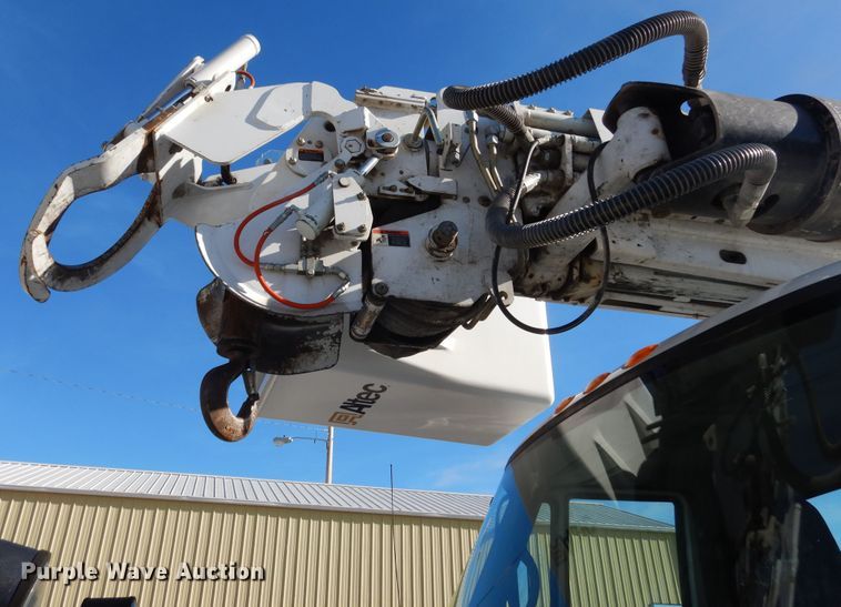 image for item EK9124 2009 International WorkStar 7400 digger derrick truck