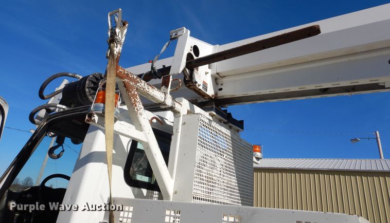 image for item EK9124 2009 International WorkStar 7400 digger derrick truck