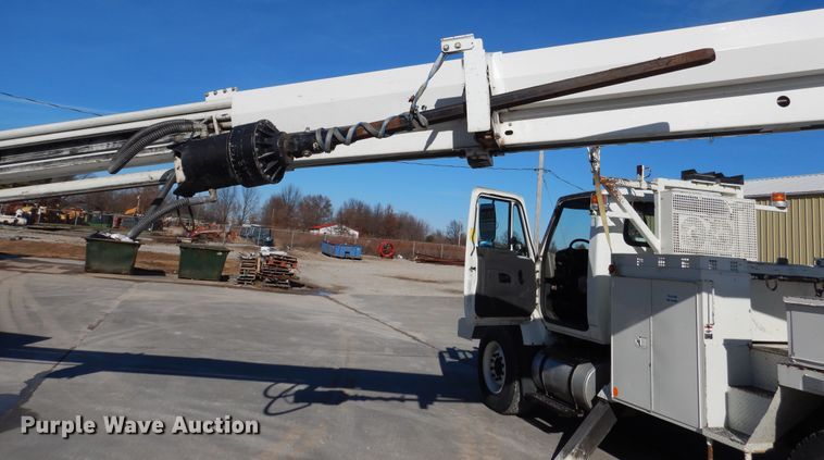 image for item EK9124 2009 International WorkStar 7400 digger derrick truck