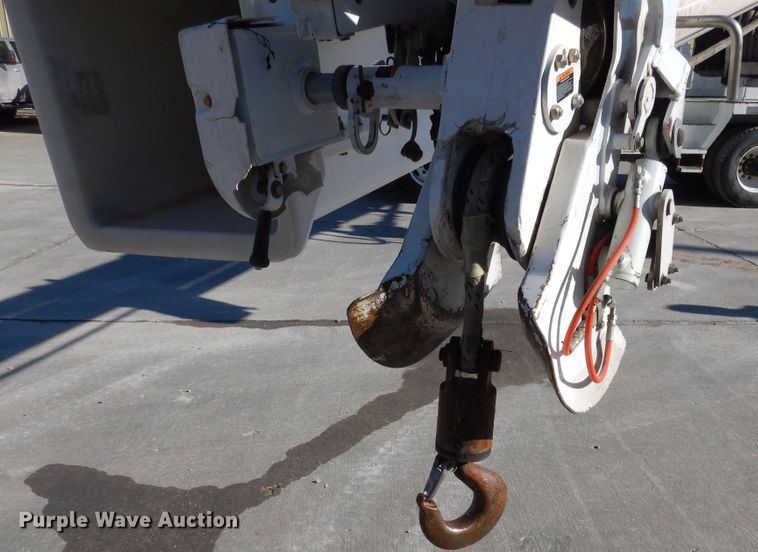 image for item EK9124 2009 International WorkStar 7400 digger derrick truck