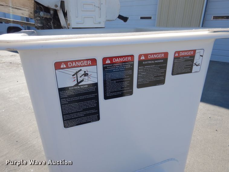 image for item EK9124 2009 International WorkStar 7400 digger derrick truck