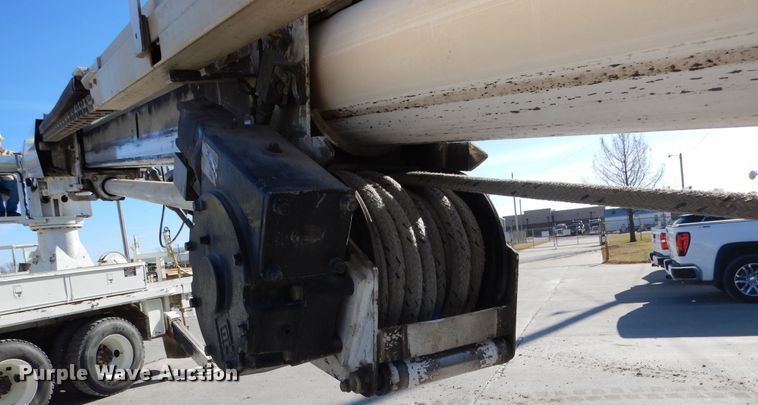 image for item EK9124 2009 International WorkStar 7400 digger derrick truck