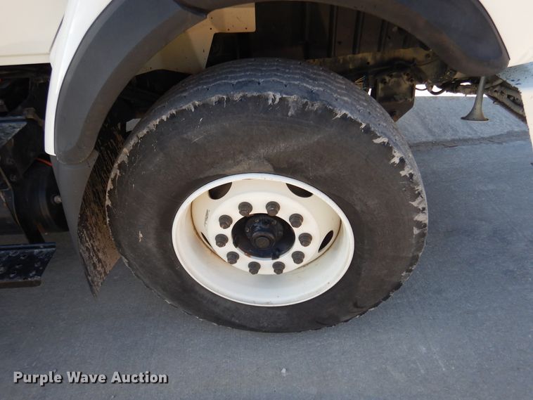 image for item EK9124 2009 International WorkStar 7400 digger derrick truck