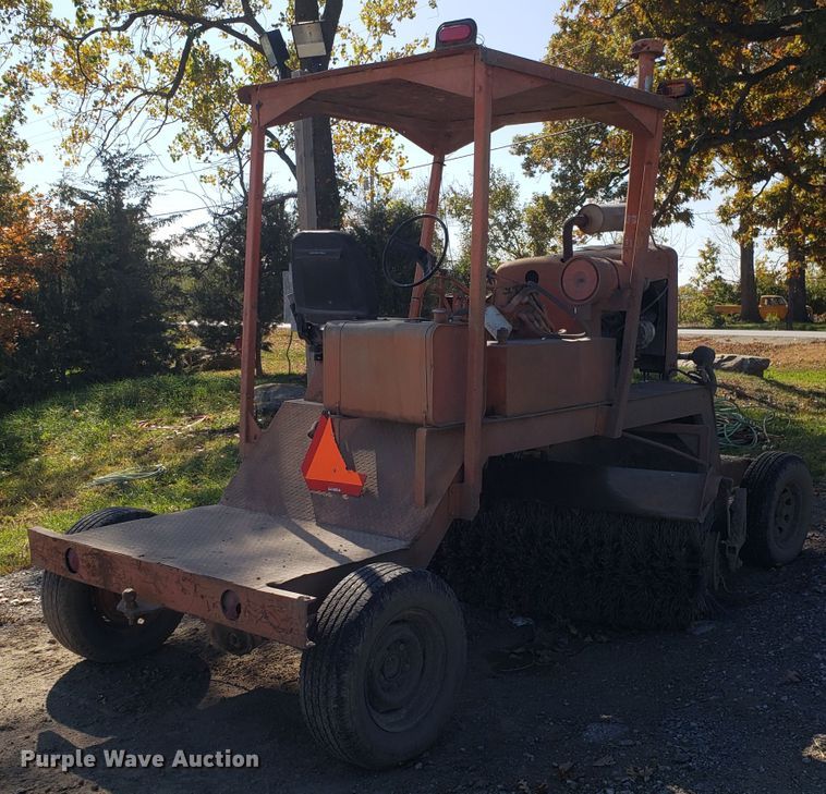 image for item ET9931 Broce T10 broom