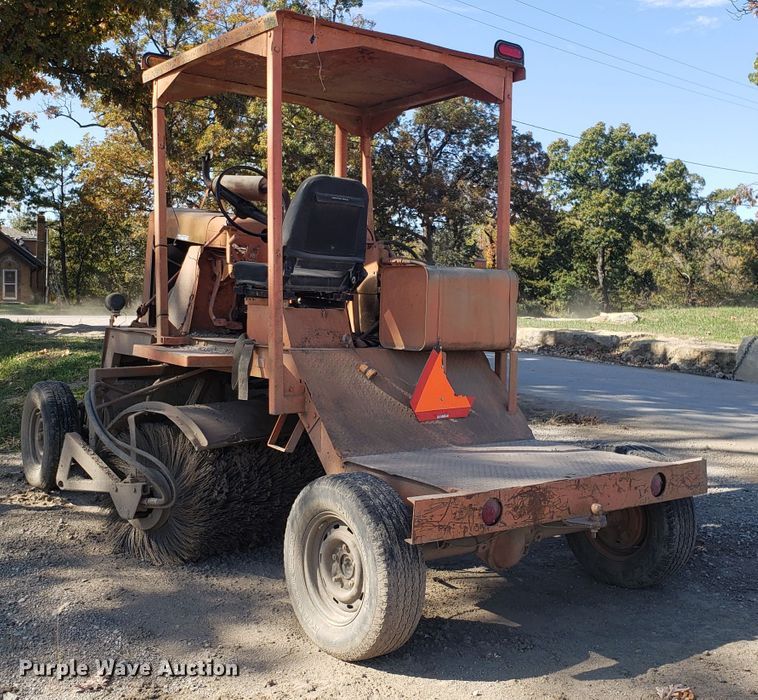 image for item ET9931 Broce T10 broom