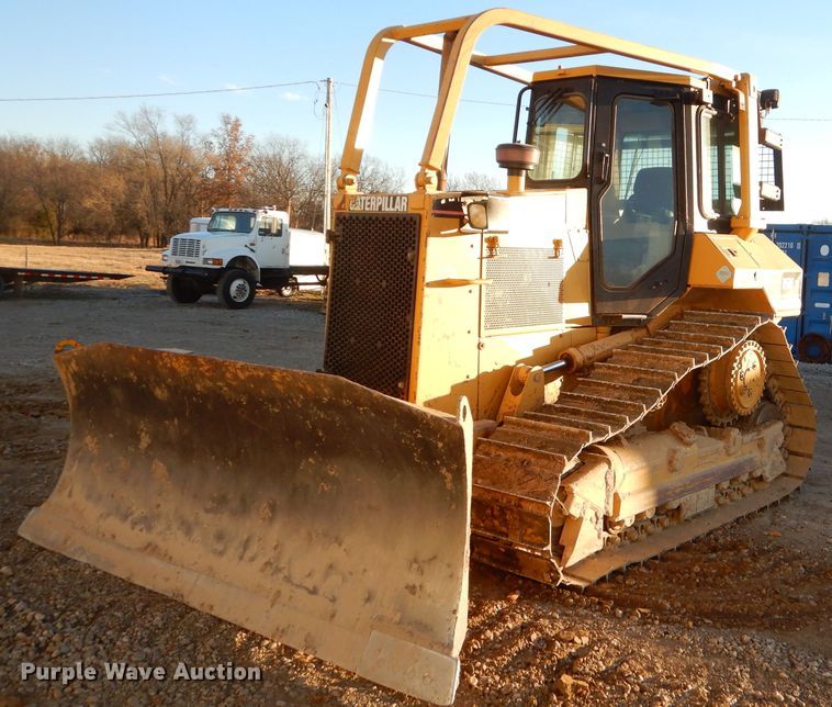 image for item FA9951 1999 Caterpillar D5M XL dozer