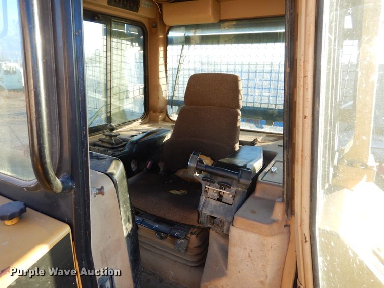 image for item FA9951 1999 Caterpillar D5M XL dozer