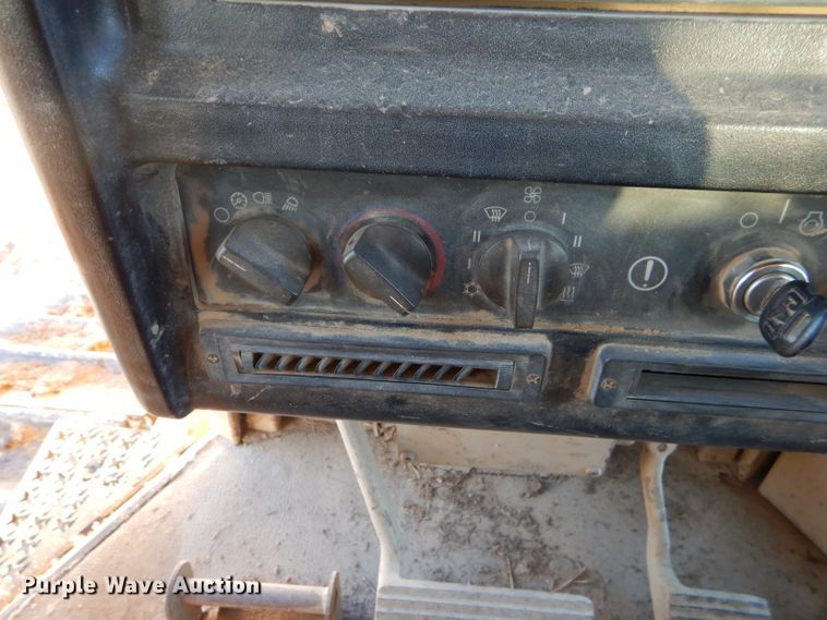 image for item FA9951 1999 Caterpillar D5M XL dozer