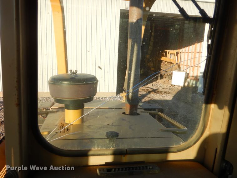 image for item FA9951 1999 Caterpillar D5M XL dozer