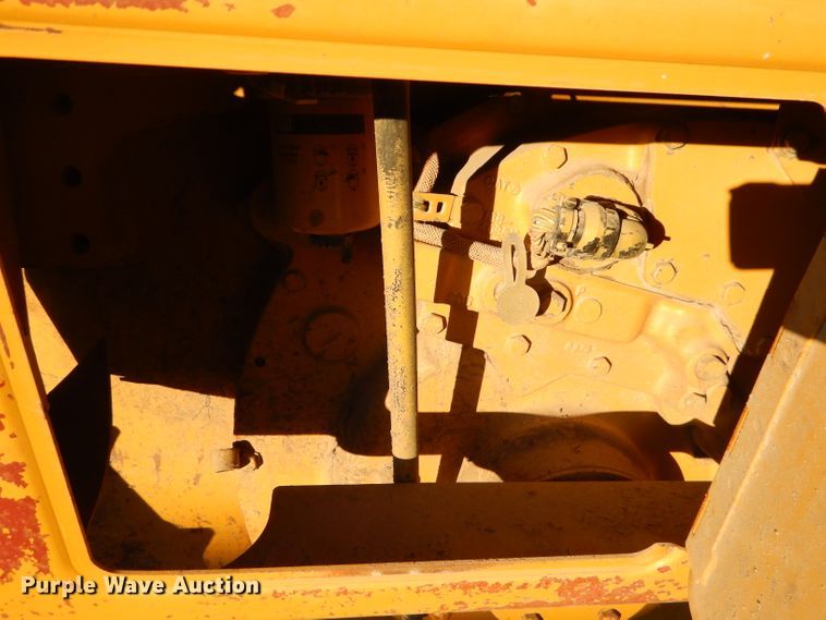 image for item FA9951 1999 Caterpillar D5M XL dozer