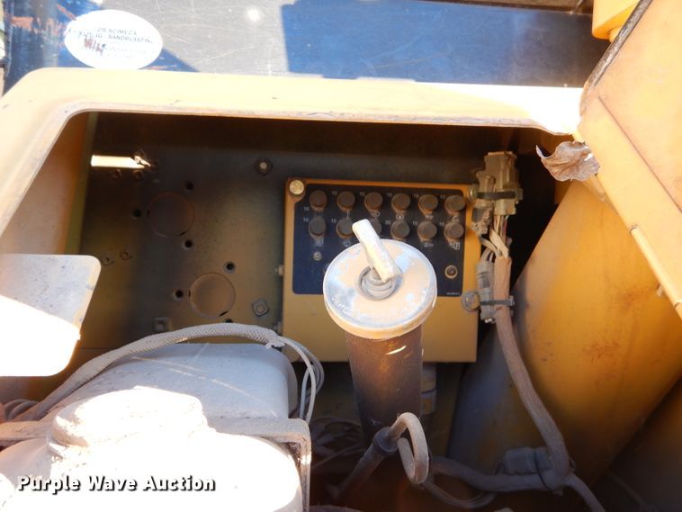 image for item FA9951 1999 Caterpillar D5M XL dozer