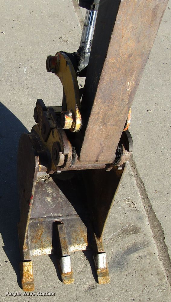 image for item FD9313 2008 John Deere 17D mini excavator