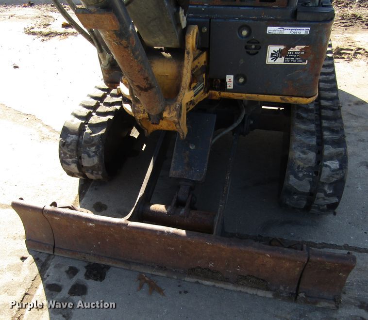 image for item FD9313 2008 John Deere 17D mini excavator