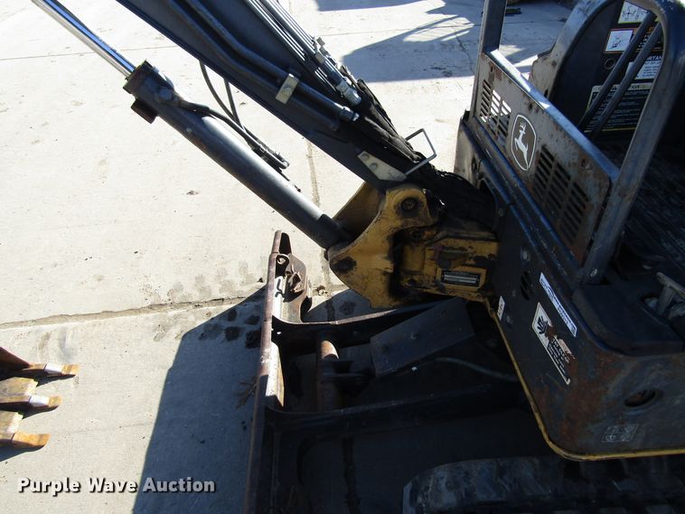 image for item FD9313 2008 John Deere 17D mini excavator