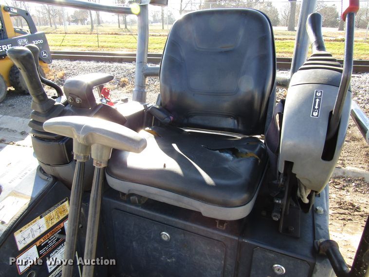 image for item FD9313 2008 John Deere 17D mini excavator