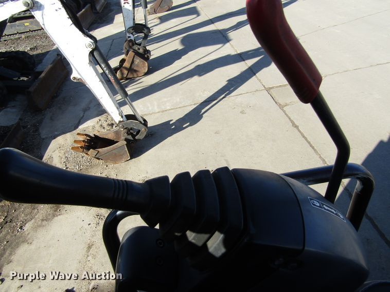 image for item FD9313 2008 John Deere 17D mini excavator