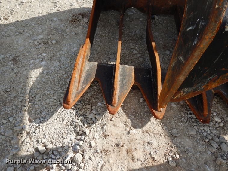 image for item FD9609 78"W skid steer grapple bucket