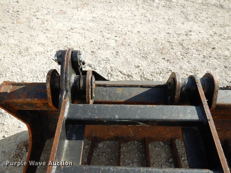 image for item FD9609 78"W skid steer grapple bucket