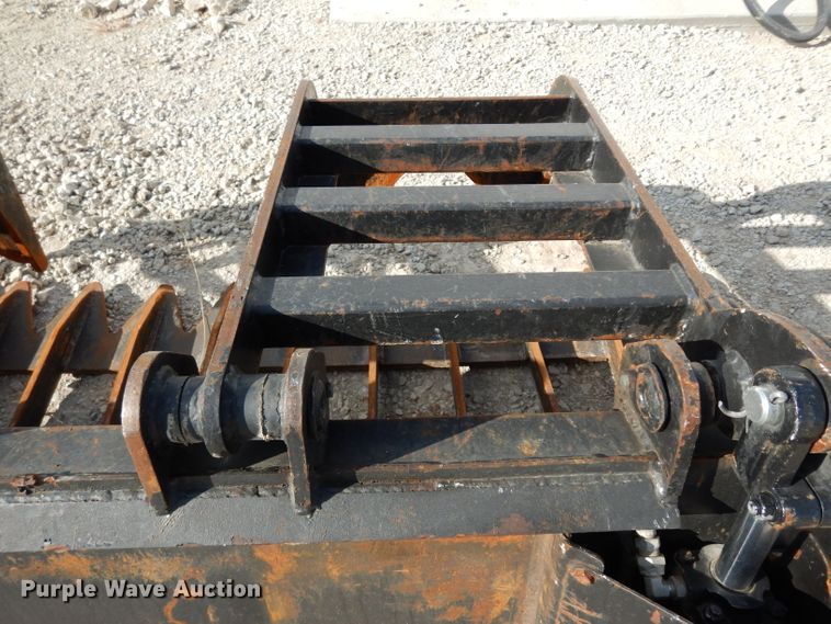 image for item FD9609 78"W skid steer grapple bucket