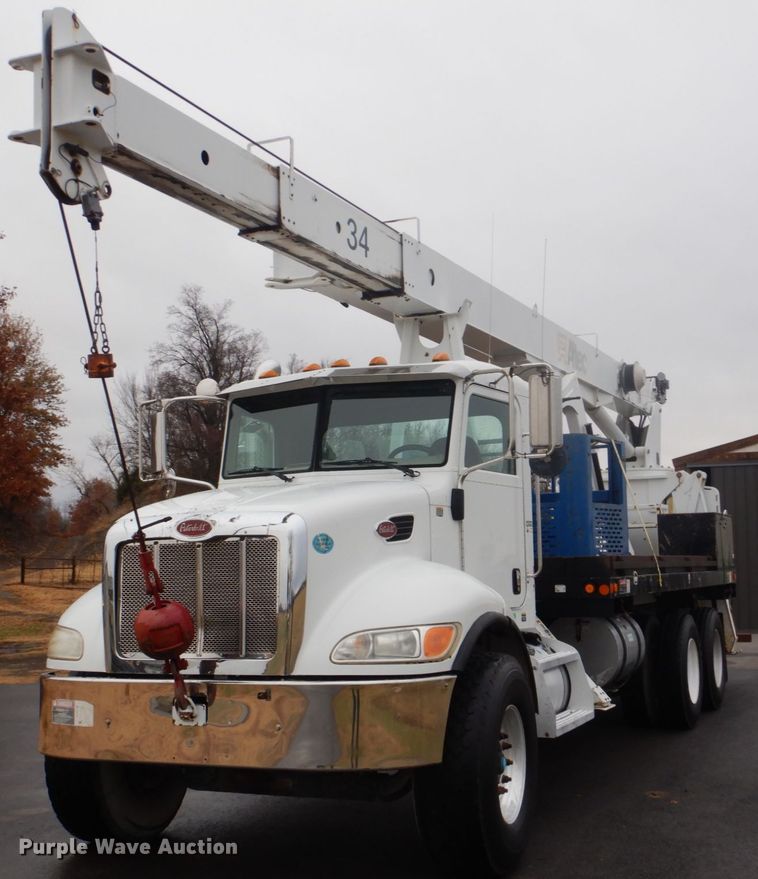 image for item FF9112 2009 Peterbilt 340 crane truck
