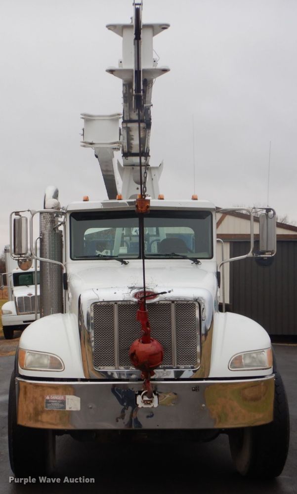 image for item FF9112 2009 Peterbilt 340 crane truck