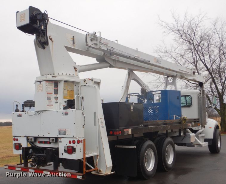 image for item FF9112 2009 Peterbilt 340 crane truck