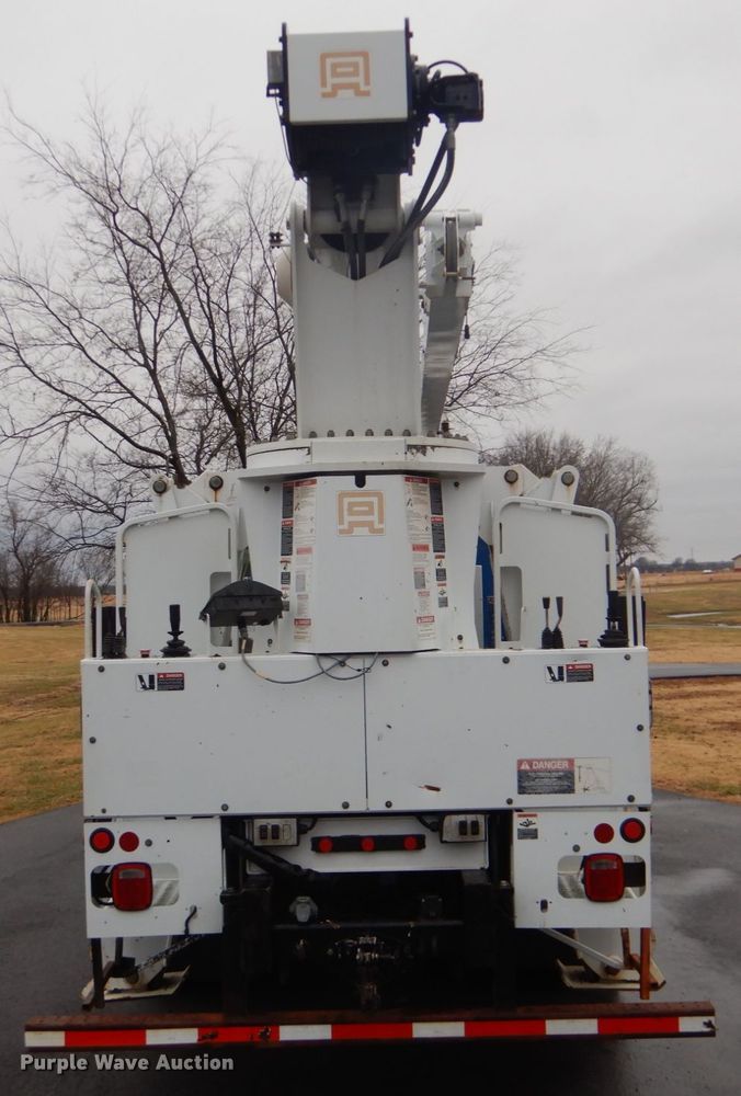 image for item FF9112 2009 Peterbilt 340 crane truck