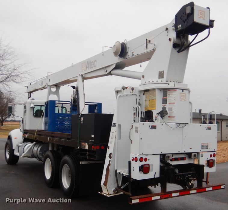 image for item FF9112 2009 Peterbilt 340 crane truck