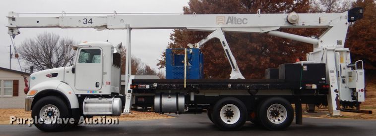 image for item FF9112 2009 Peterbilt 340 crane truck