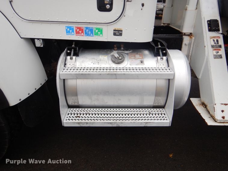 image for item FF9112 2009 Peterbilt 340 crane truck