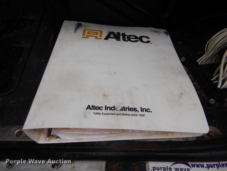 image for item FF9112 2009 Peterbilt 340 crane truck