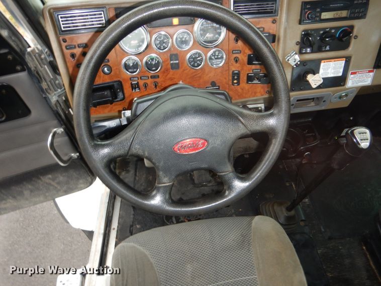 image for item FF9112 2009 Peterbilt 340 crane truck