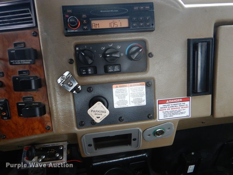 image for item FF9112 2009 Peterbilt 340 crane truck