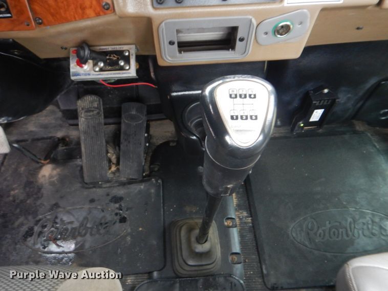 image for item FF9112 2009 Peterbilt 340 crane truck