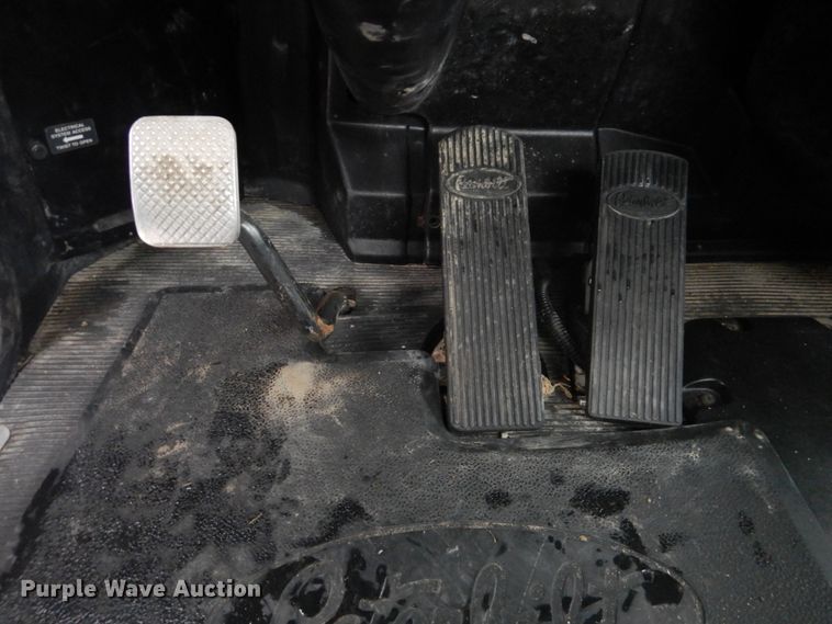 image for item FF9112 2009 Peterbilt 340 crane truck