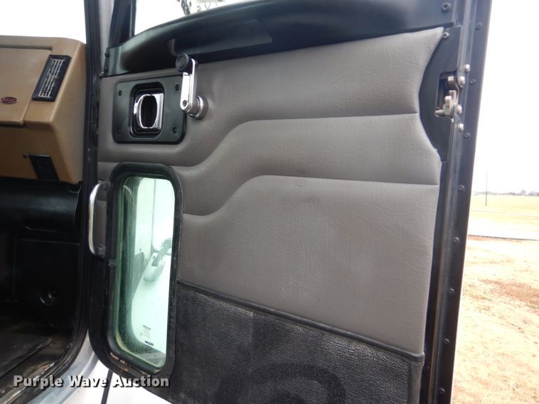 image for item FF9112 2009 Peterbilt 340 crane truck