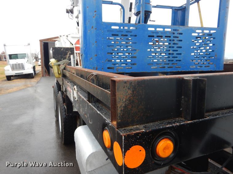 image for item FF9112 2009 Peterbilt 340 crane truck