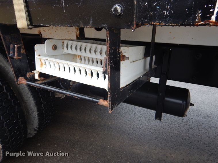 image for item FF9112 2009 Peterbilt 340 crane truck