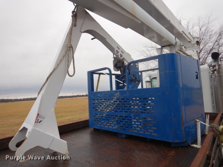 image for item FF9112 2009 Peterbilt 340 crane truck