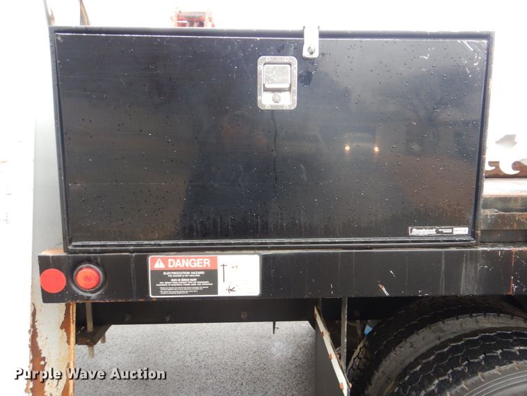 image for item FF9112 2009 Peterbilt 340 crane truck