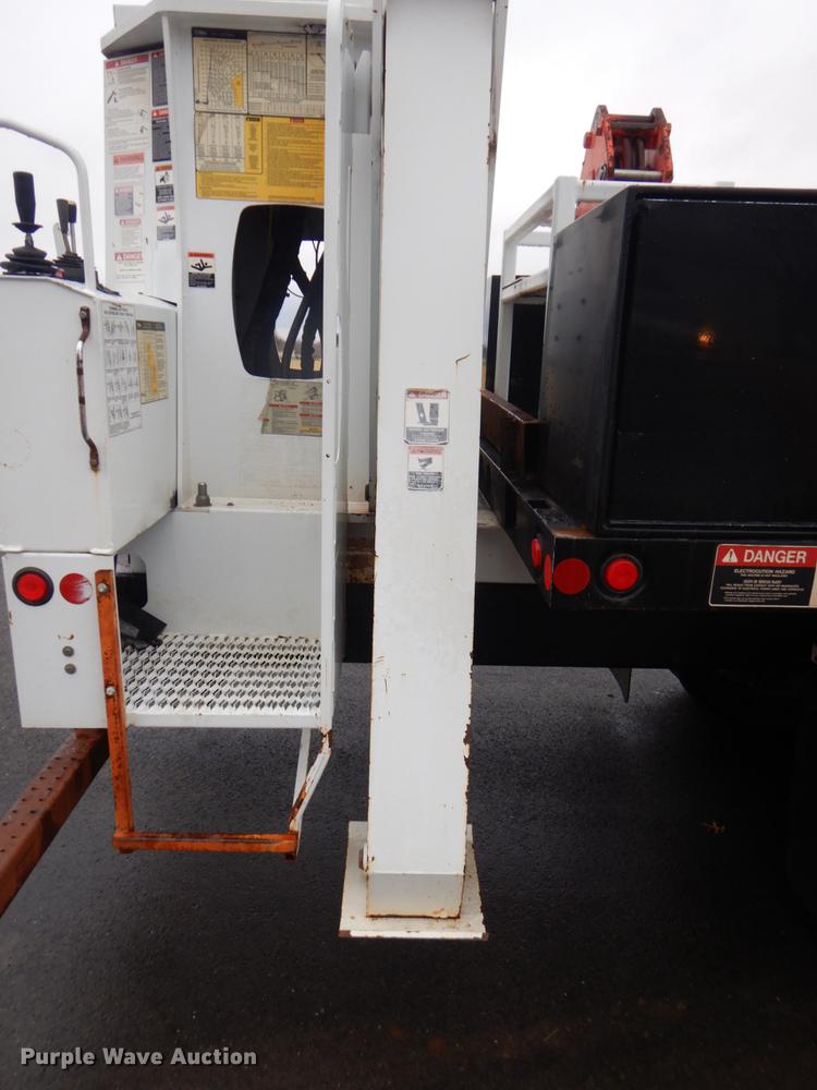 image for item FF9112 2009 Peterbilt 340 crane truck