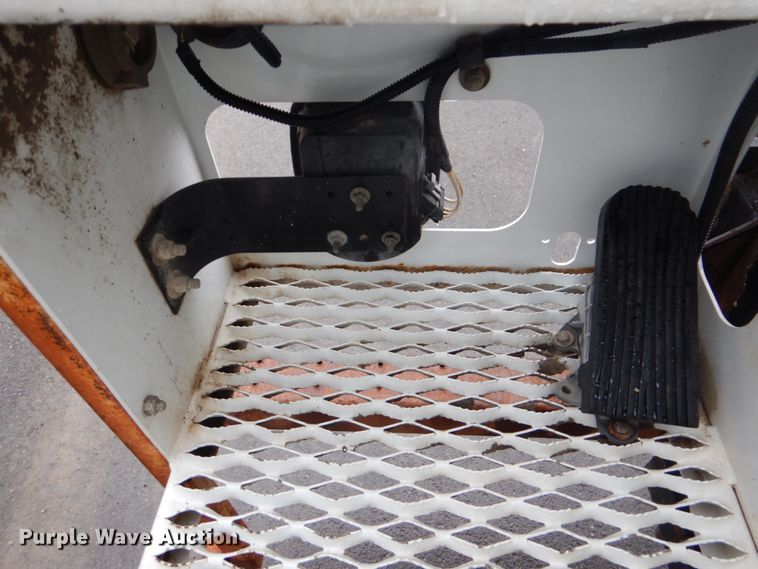 image for item FF9112 2009 Peterbilt 340 crane truck