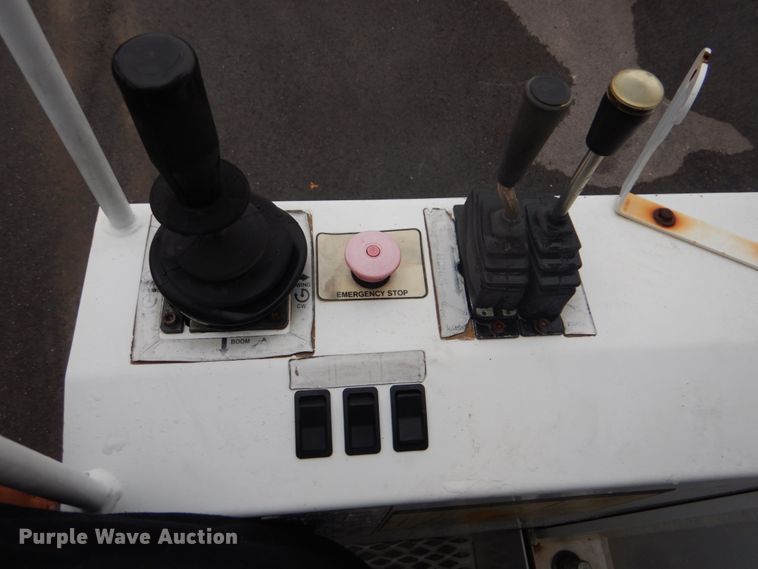 image for item FF9112 2009 Peterbilt 340 crane truck