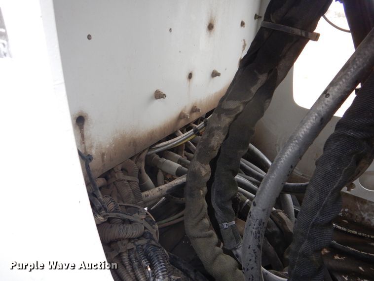 image for item FF9112 2009 Peterbilt 340 crane truck