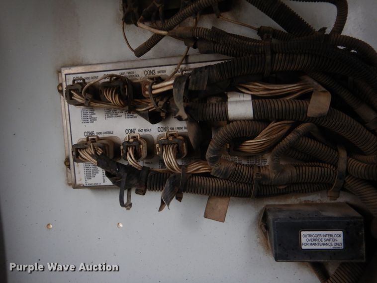 image for item FF9112 2009 Peterbilt 340 crane truck