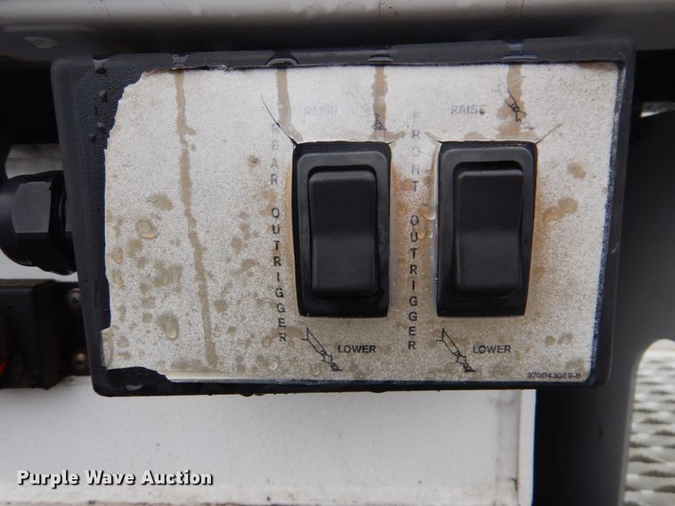 image for item FF9112 2009 Peterbilt 340 crane truck