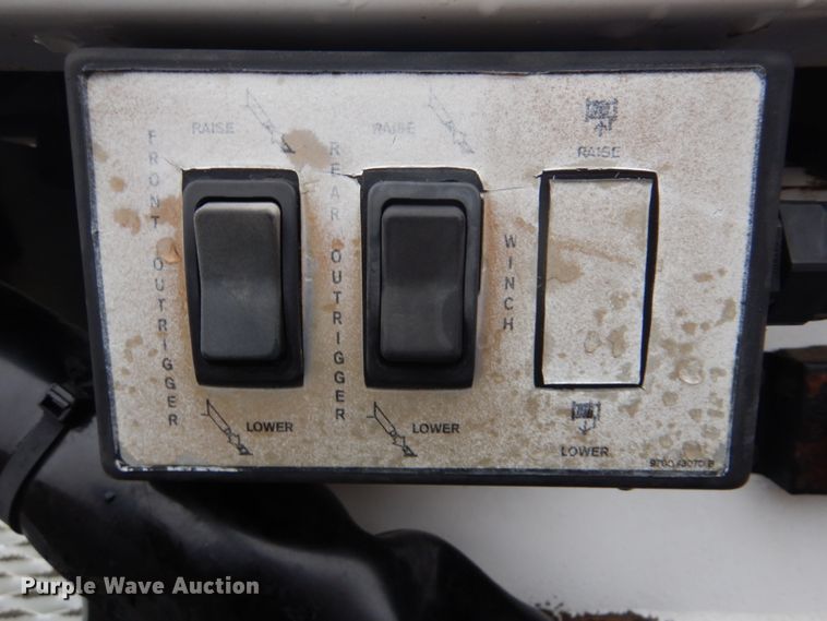 image for item FF9112 2009 Peterbilt 340 crane truck