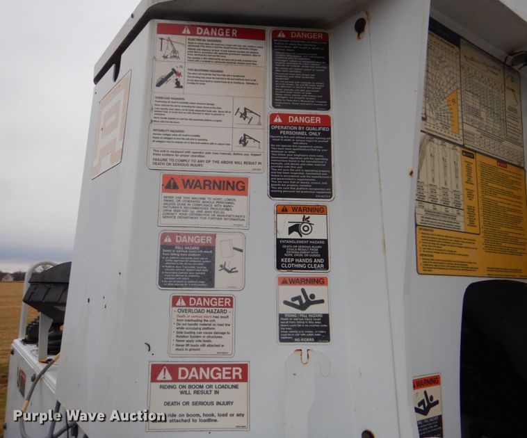 image for item FF9112 2009 Peterbilt 340 crane truck