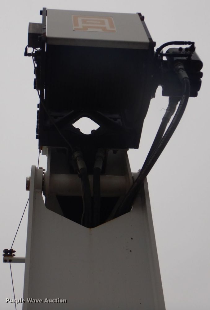 image for item FF9112 2009 Peterbilt 340 crane truck